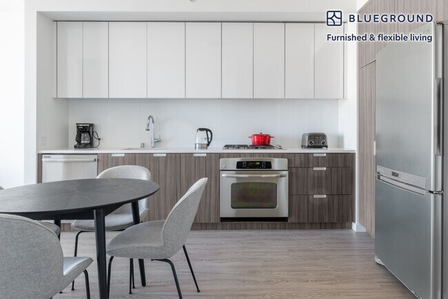 Building Photo - 8 10th St