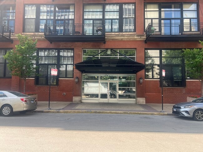 Building Photo - 521 W Superior St