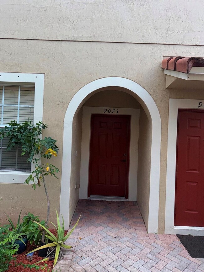 Foto del edificio - 9073 Plymouth Pl