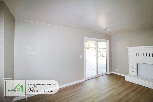 Foto del edificio - 2452 Capella St