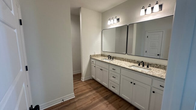 Building Photo - 257 Oak Vly Dr