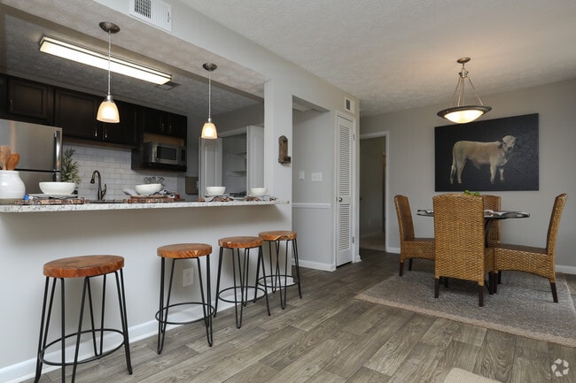 1BR, 1BA - 810SF - Park at Abernathy Square Apartments
