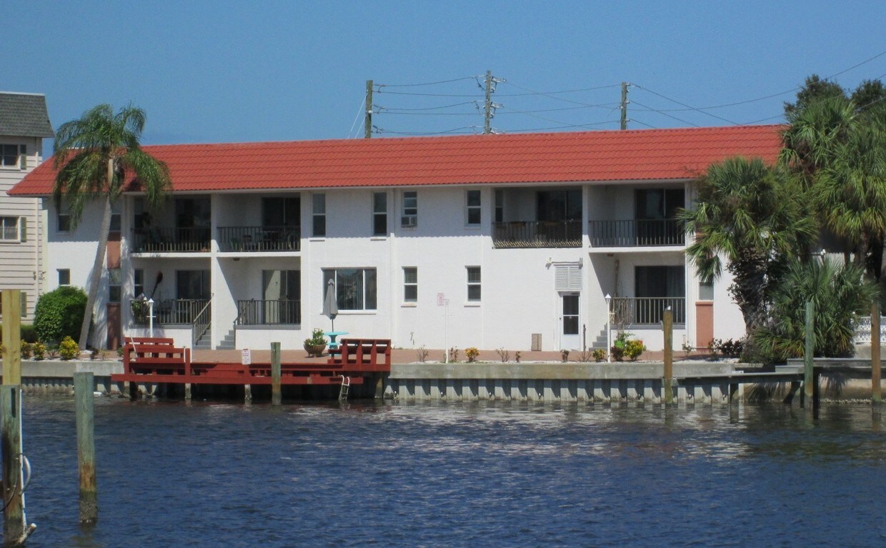 Building Photo - Aqua Vista