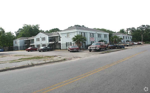 Calli Court - Calli Court Apartments