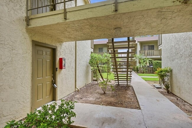 Building Photo - 2536 White Oak Pl
