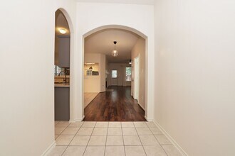 Building Photo - 7 N Regan Mead Cir