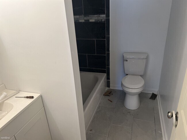 Building Photo - 4 br, 2 bath House - (Uptown)close To Poin...