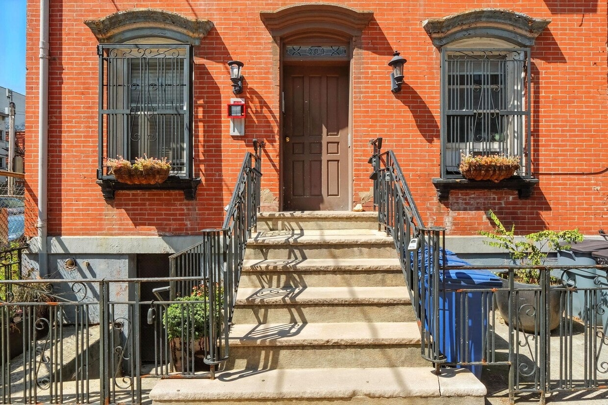 Foto principal - 204 Willow Ave
