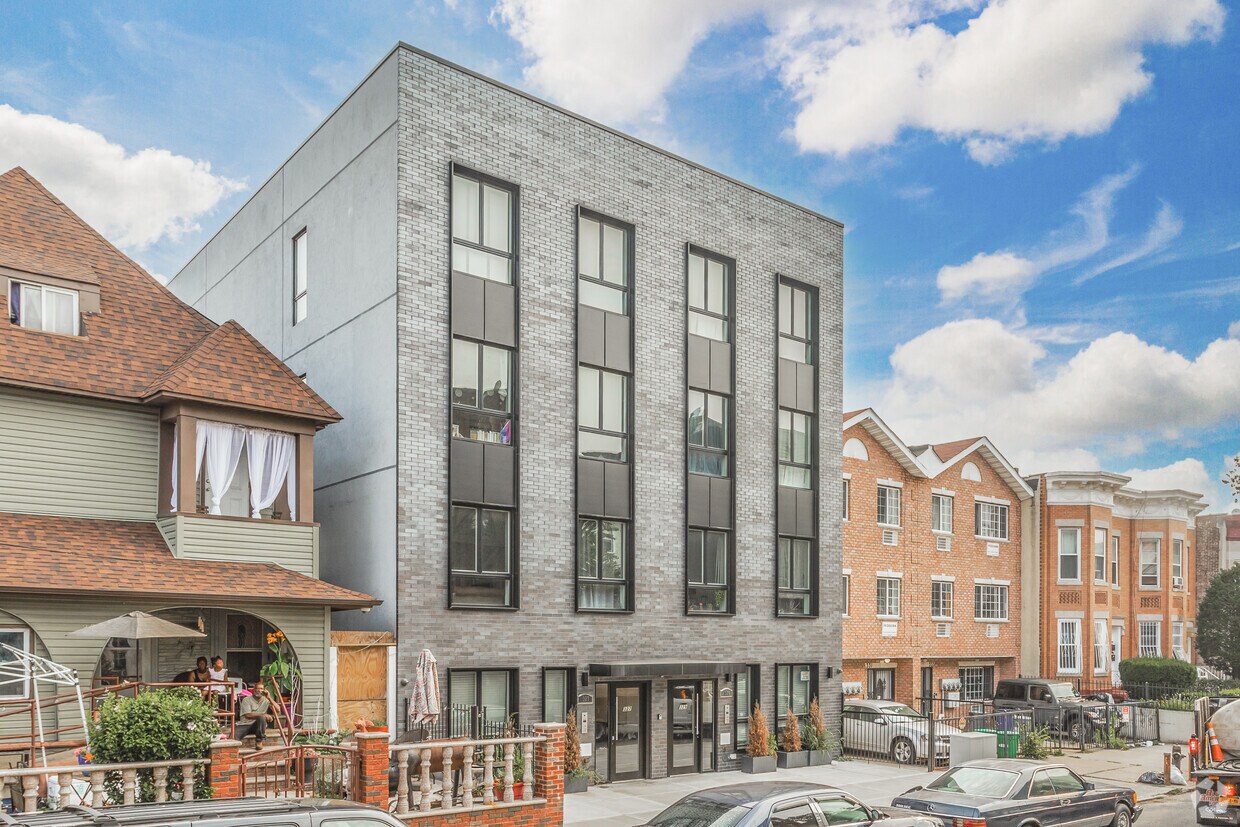 Foto del edificio - 327-329 Rutland Rd