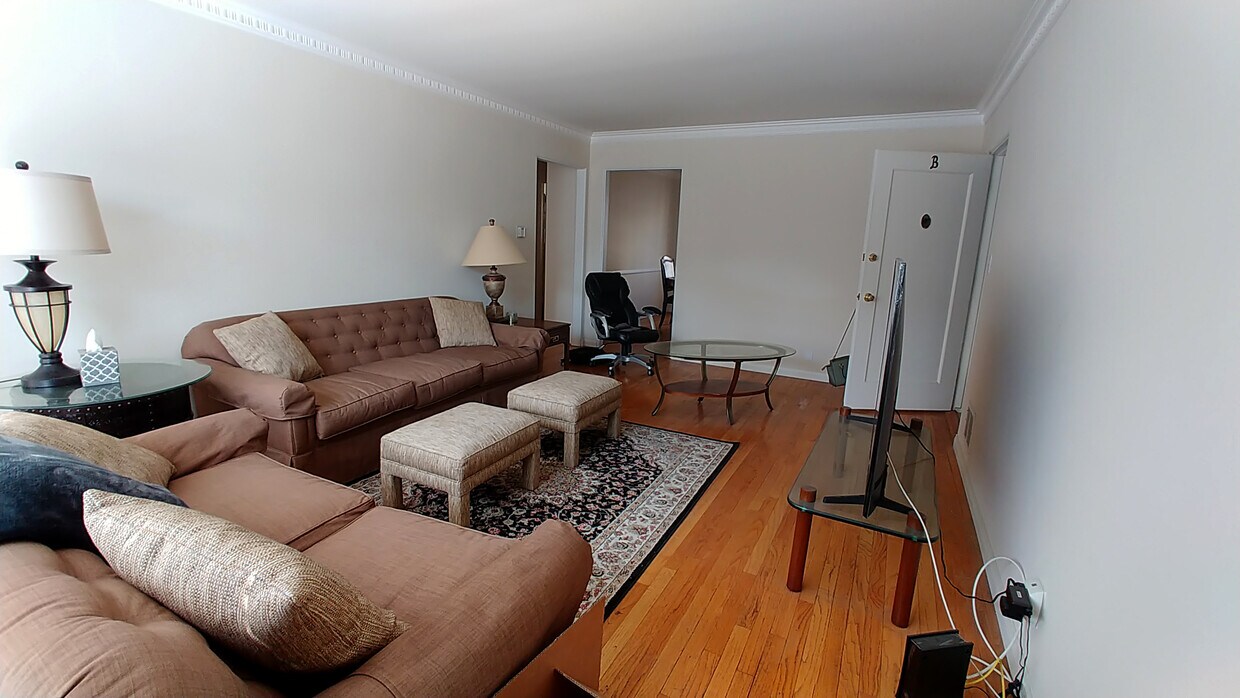 Foto principal - 1427 N Hayworth Ave