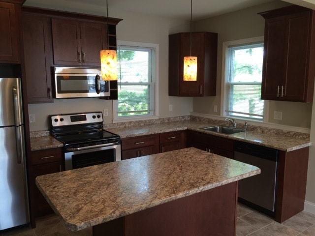 Building Photo - 256 Mammoth Rd