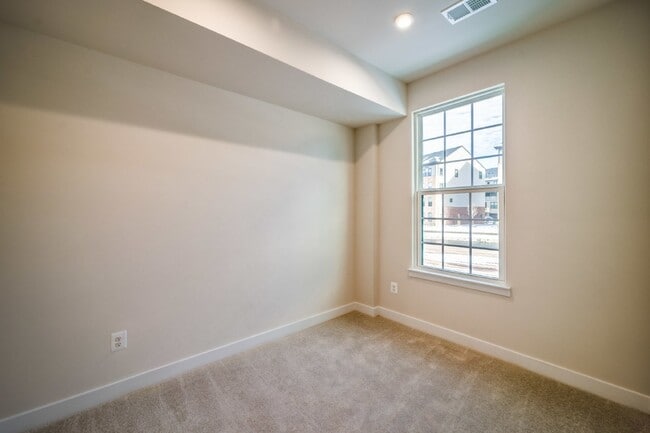 Photo - Brand New Luxury Town house for Rent!