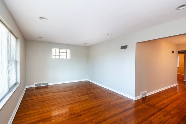 Building Photo - 6209 Loran Ave
