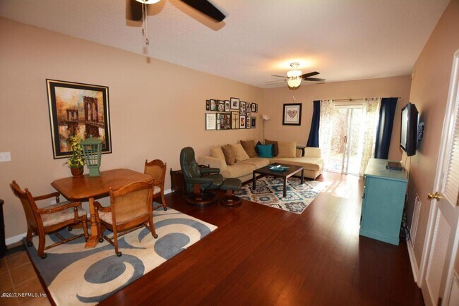 Foto del edificio - 799 Scrub Jay Dr