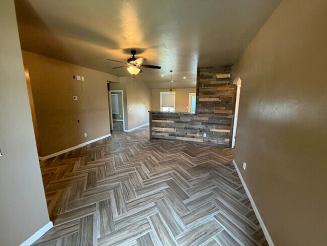 Building Photo - Adorable OKC home with 3 bed, 2 bath, 2 car garage in Mustang Schools!
