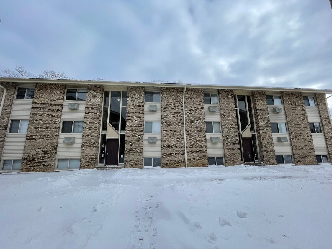 872 N Milwaukee Ave, Libertyville, IL 60048 House Rental in