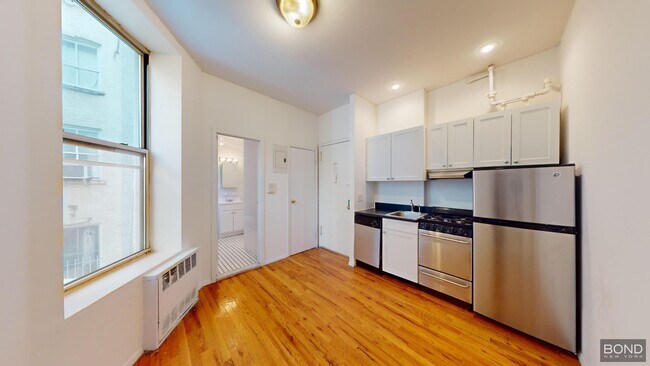 Building Photo - Sun Blasted 2BR in SoHo