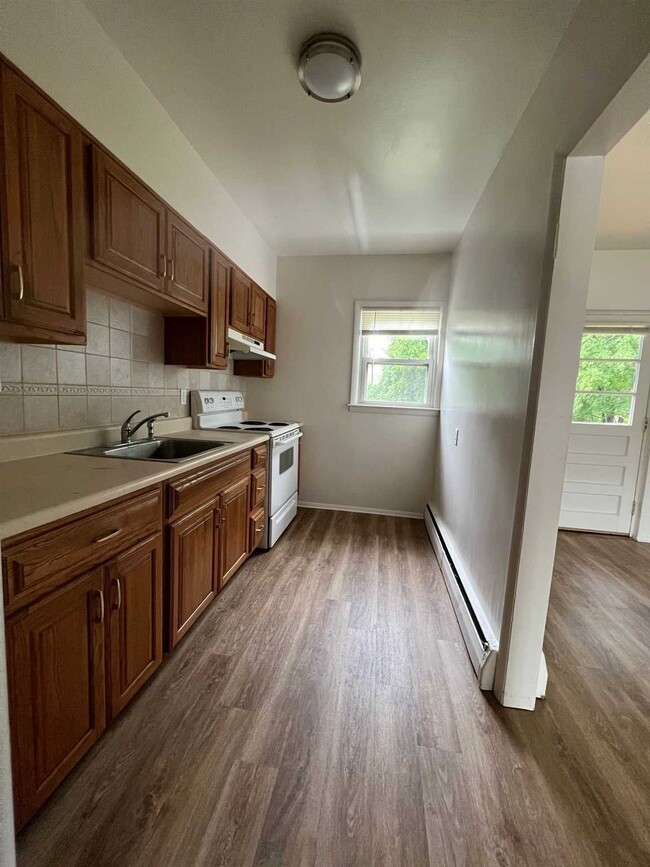Building Photo - 418 NY-376