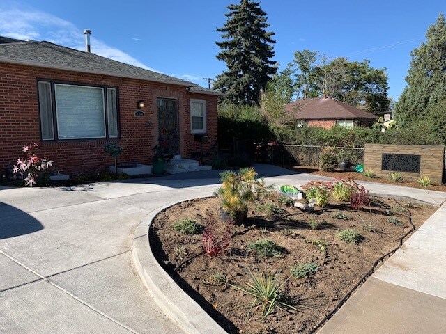 Front of house parking - 1355 Quebec St