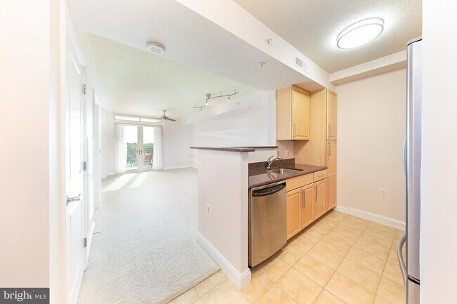 Foto del edificio - 11760 Sunrise Valley Dr