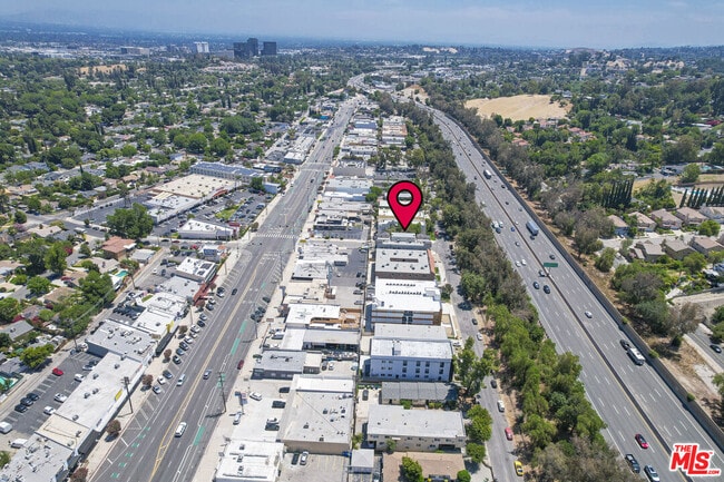 Building Photo - 22705 Del Valle St