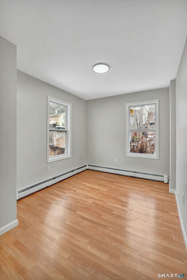 Foto del edificio - 124 Central Ave