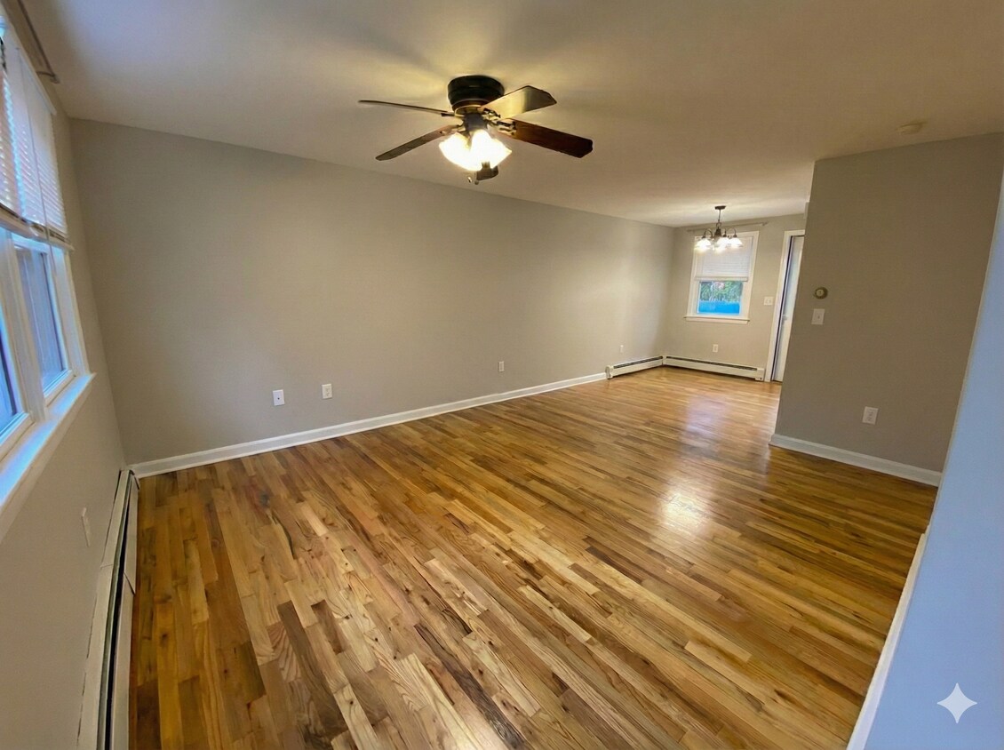 Foto principal - 144 E Main St