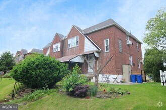 Building Photo - 6846 Oxford Ave