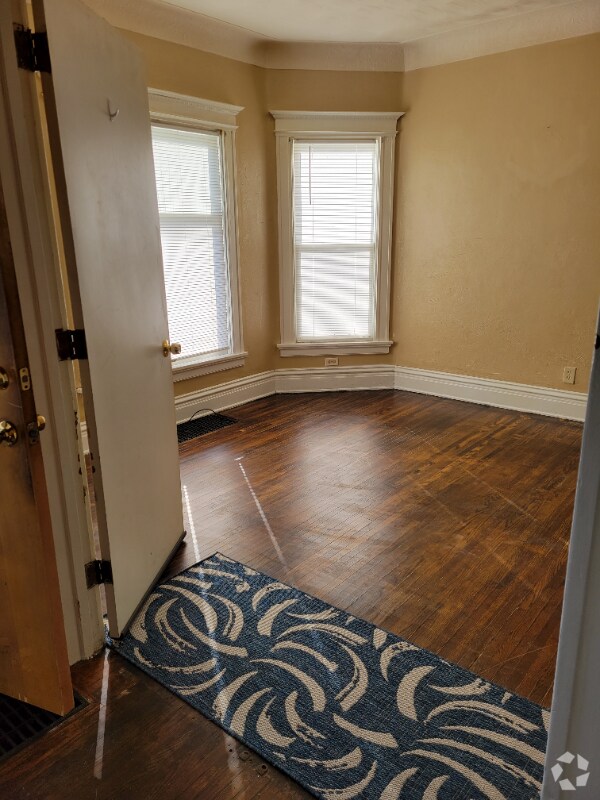 Main Street Business District Pet Friendly Apartments for Rent Toledo