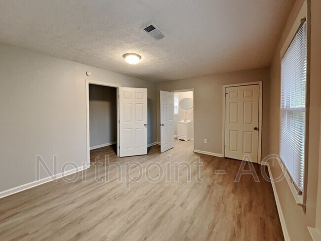 Foto del edificio - 2325 Browns Mill Rd SE