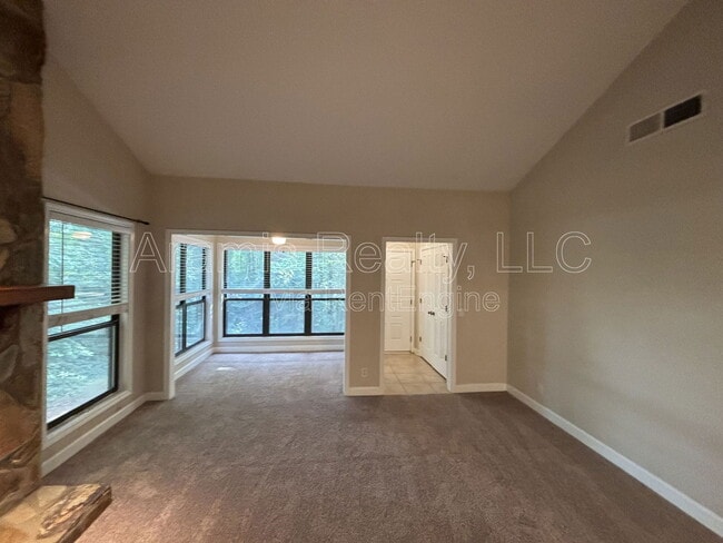 Building Photo - 304 Comeragh SE