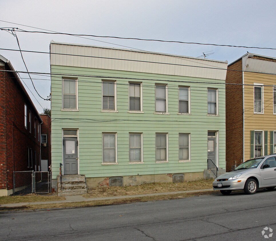 Building Photo - 2615 3rd Ave
