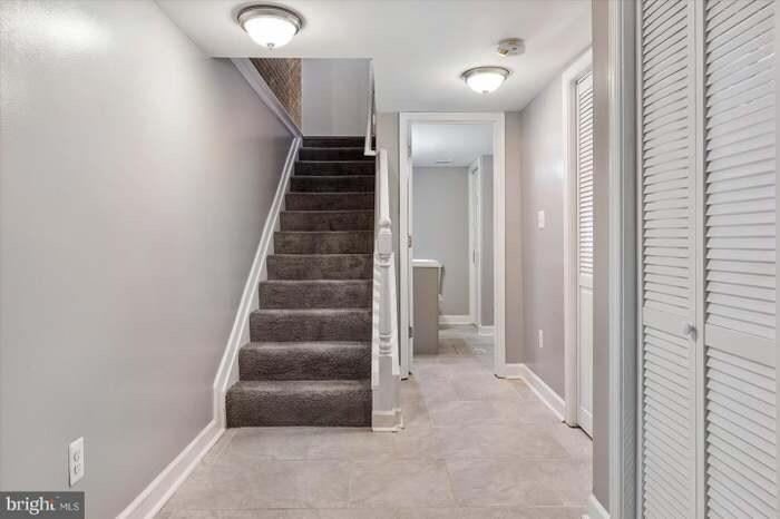Primary Photo - 1230 W Lombard St