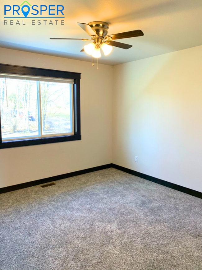 Building Photo - TH341X