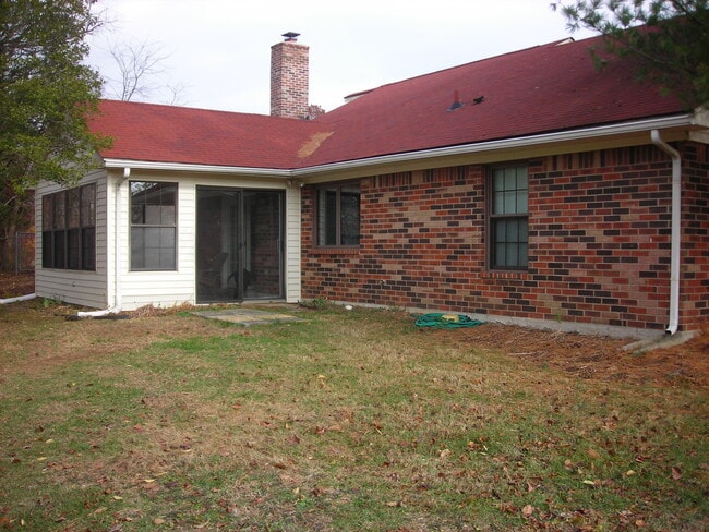 Building Photo - 3201 Foxchase Ct