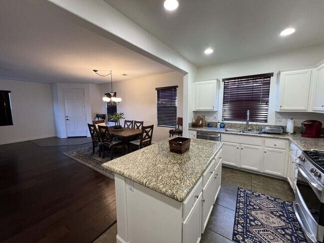 Building Photo - 1708 Wolf Canyon Loop