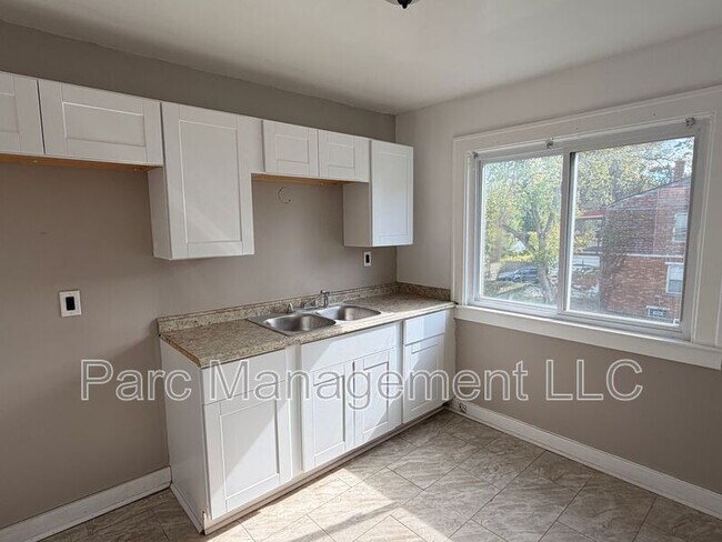 Foto del edificio - 16730 Woodingham Dr