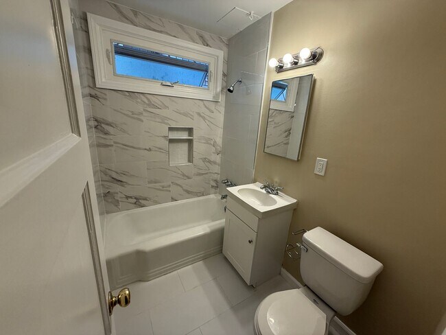 Foto del edificio - Charming One-Bedroom Apartment | South of the Blvd – Sherman Oaks