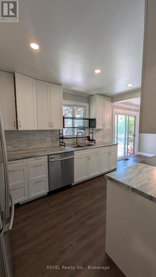 Building Photo - 3204 St Paul Ave