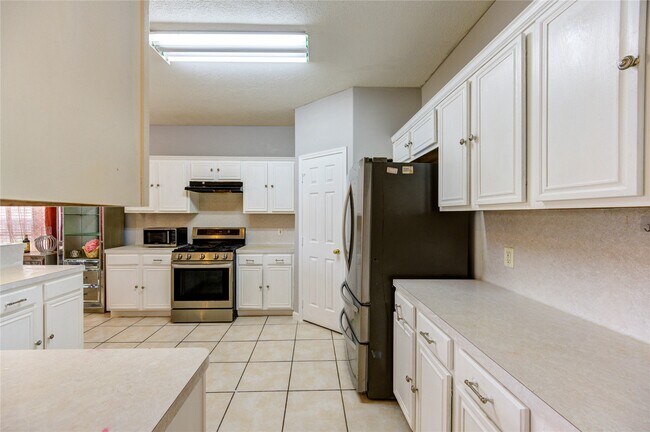 Building Photo - 14710 Kendallbrook Dr