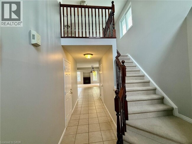 Building Photo - 655 Violet St