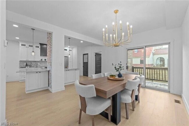 Foto del edificio - 1422 W 77th St