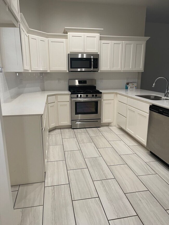Foto del edificio - Two bedroom two bath home with a study.