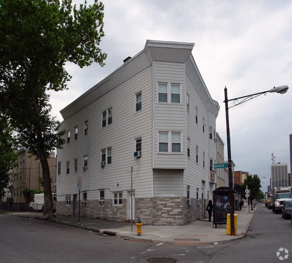 Primary Photo - 498-500 Market St