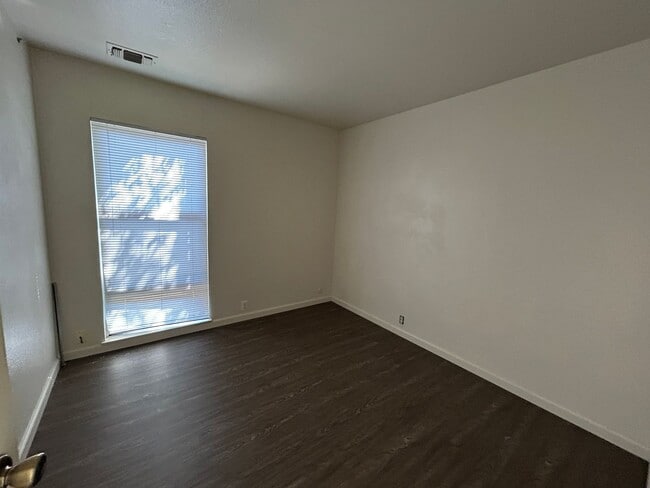 Building Photo - Cute Halfplex in Quiet Neighborhood