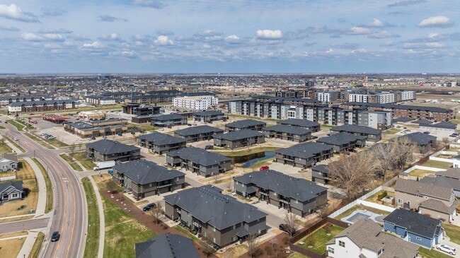 Building Photo - Shadow Crest Townhomes