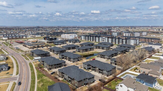 Foto del edificio - Shadow Crest Townhomes