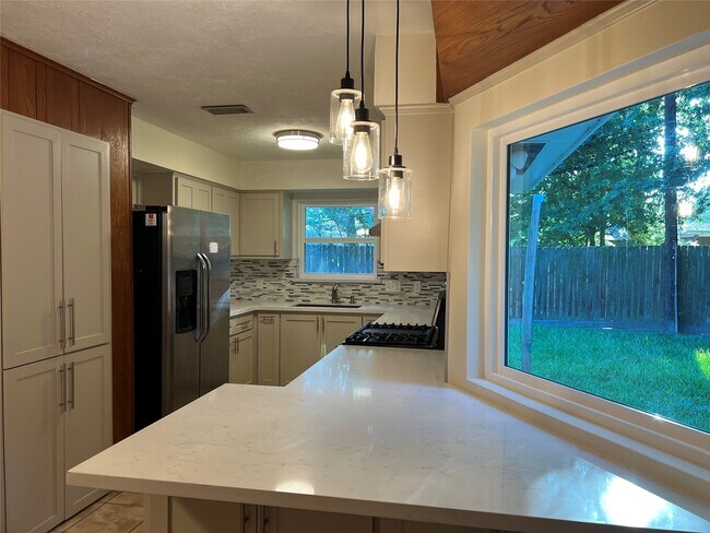 Foto del edificio - 8110 Bob White Dr