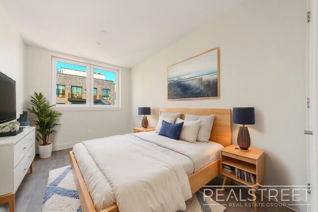 Foto del edificio - Stunning 2 BED w/ Balcony in Bushwick!