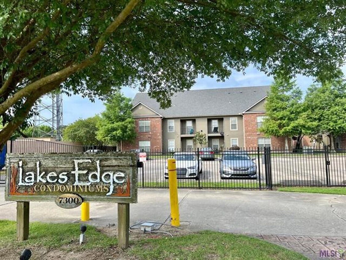 Primary Photo - Lakes Edge Condominiums